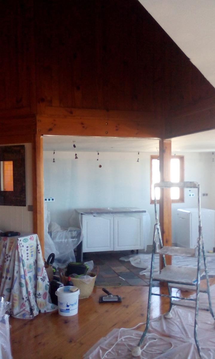 Mise en peinture cuisine salon 4 - Rénovation maison boi St Leu