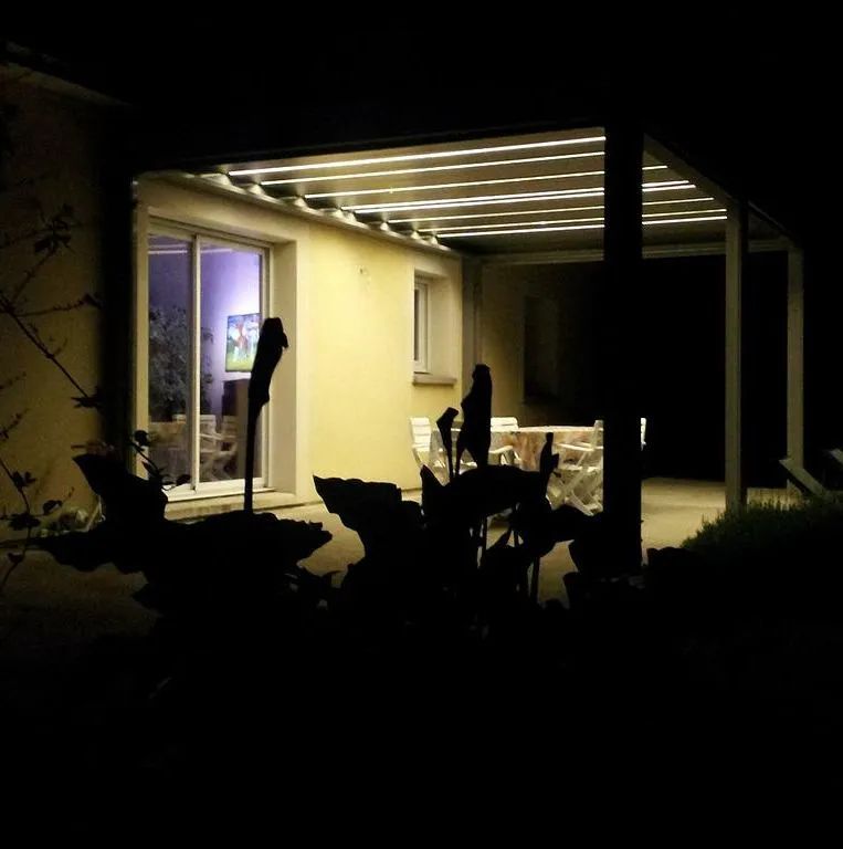 Pergola OPEN avec LED intégrées MARQUISES de nuit