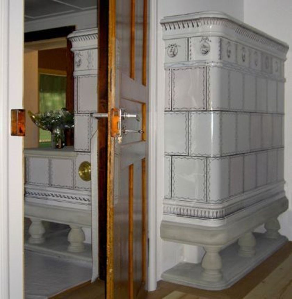 Historischer Kachelofen, Ofen Perlen, blau-weiss