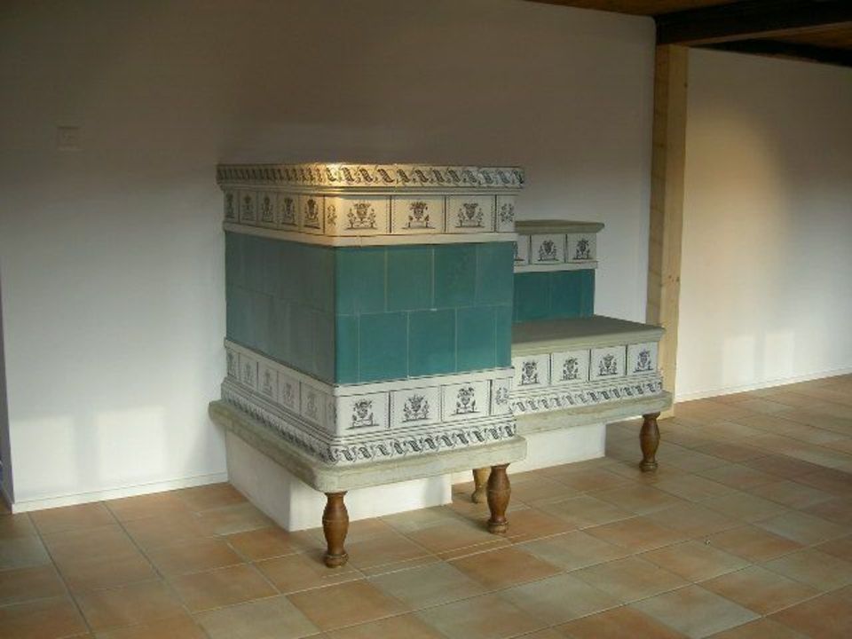 Historischer Kachelofen, Ofen Perlen, blau-weiss, grün