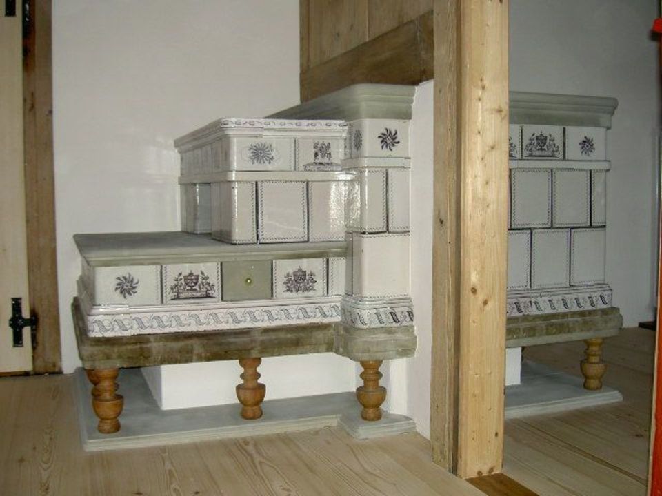 Historischer Kachelofen, Ofen Perlen, blau-weiss