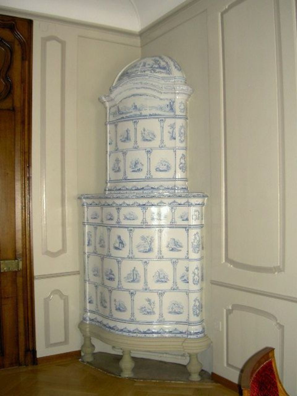 Historischer Kachelofen, Ofen Perlen, blau-weiss