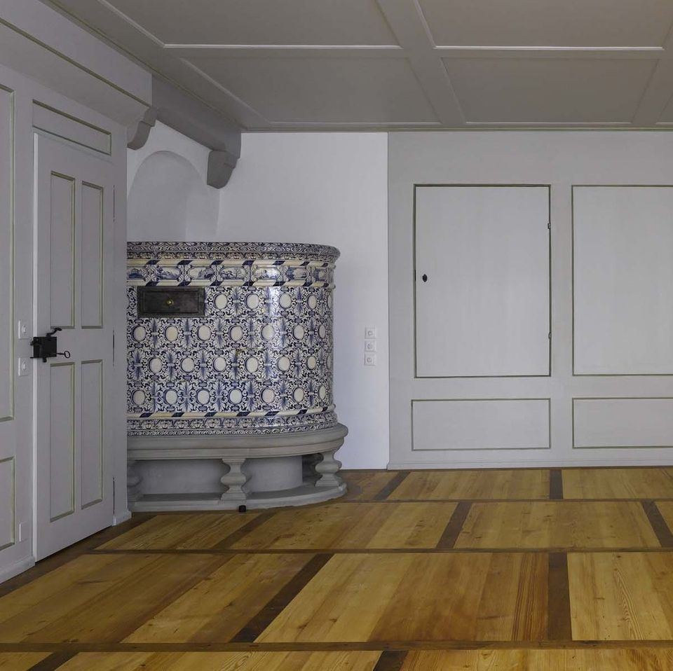 Historischer Kachelofen, Ofen Perlen, blau-weiss