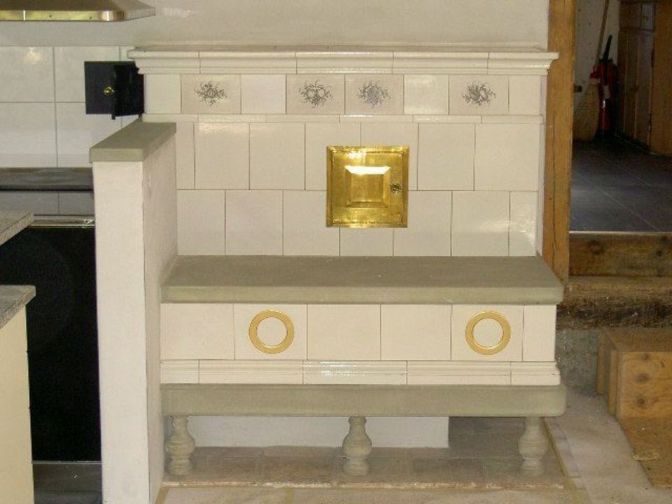 Historischer Kachelofen, Ofen Perlen, blau-weiss