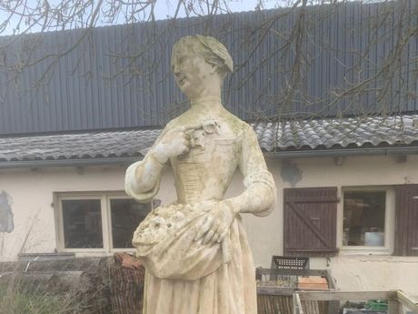 Statue dans un jardin