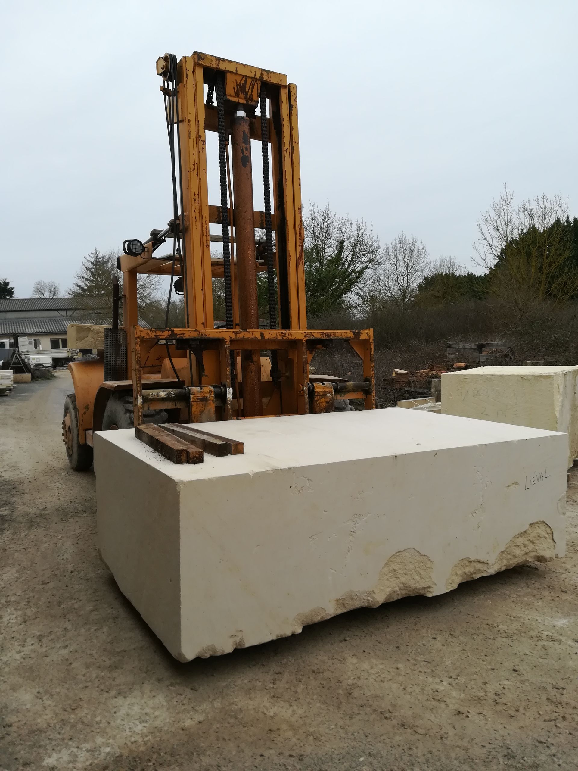 Bloc de pierre pour travaux