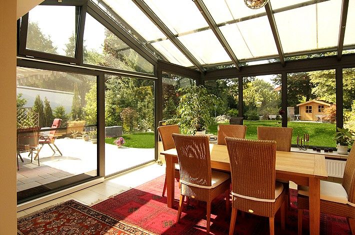 gemütlicher Essbereich im Wintergarten