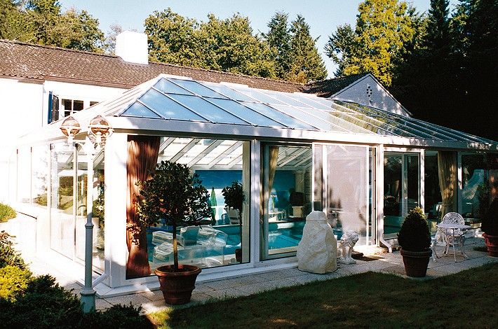 Wintergarten mit einem Pool