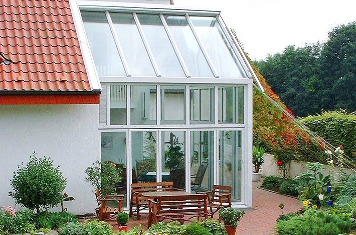 Anbau an ein Haus aus Glas
