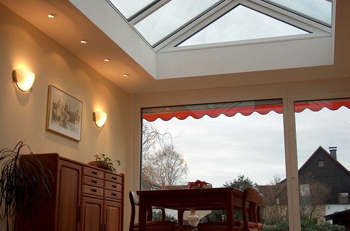 Glasfront an einer Seite des Hauses