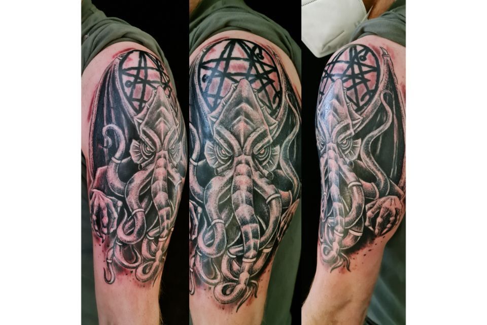 Cthulhu tatowiert von voodoo Island Tattoo