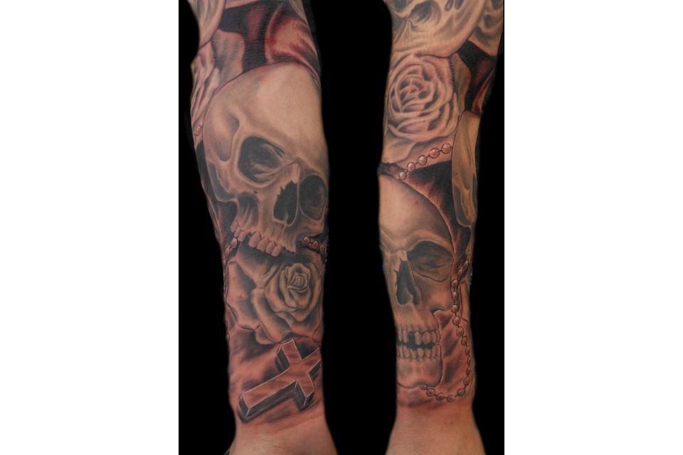 Schadelmotiv tatowiert von  voodoo Island Tattoo