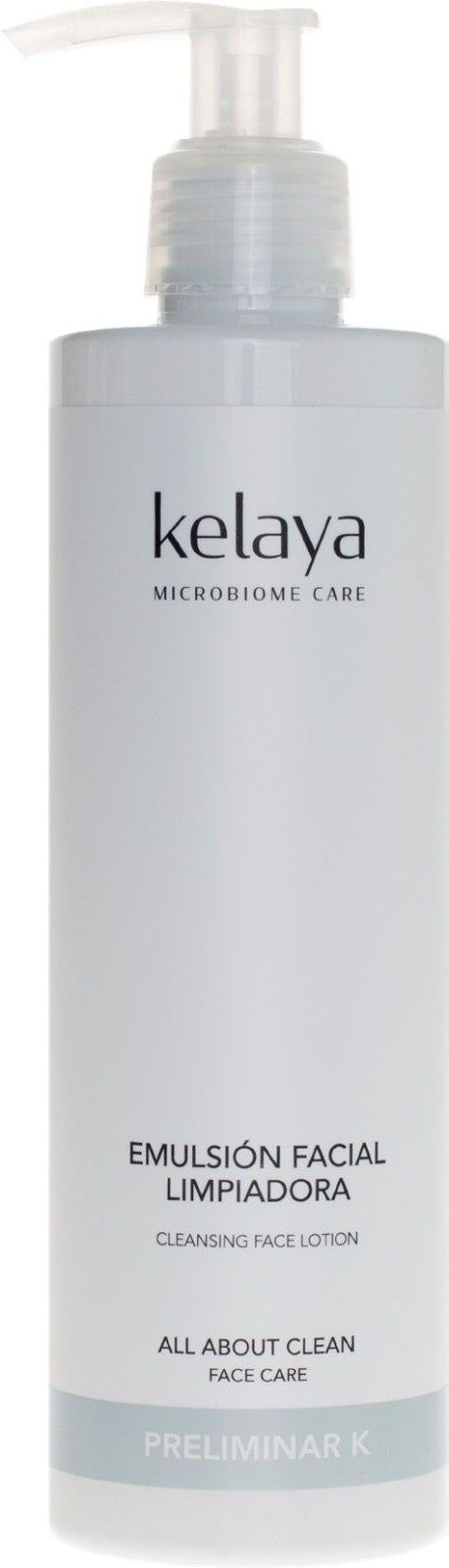 Un frasco alto de color azul claro con dosificador de emulsión limpiadora facial de la marca Kelaya sobre un fondo blanco.