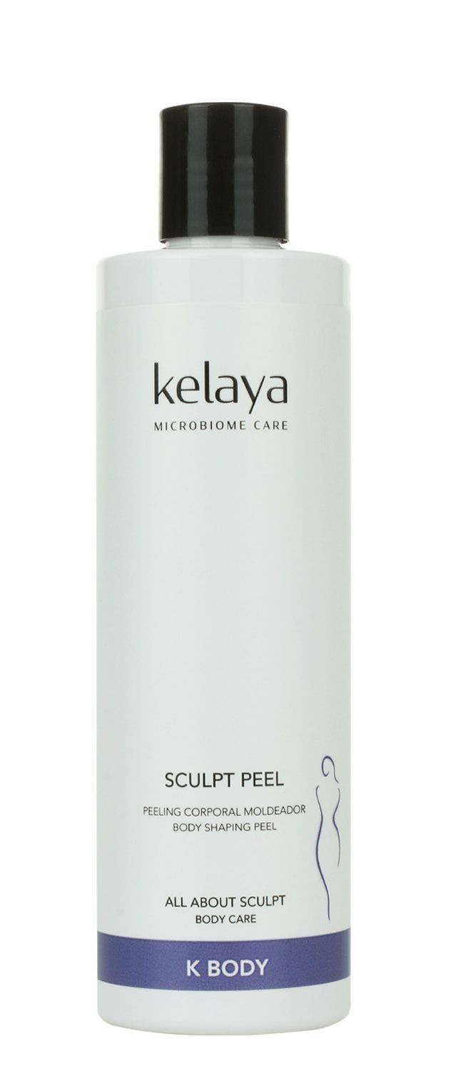 Un frasco blanco de loción corporal Kelaya Sculpt Peel con tapón negro y una banda morada en la parte inferior.