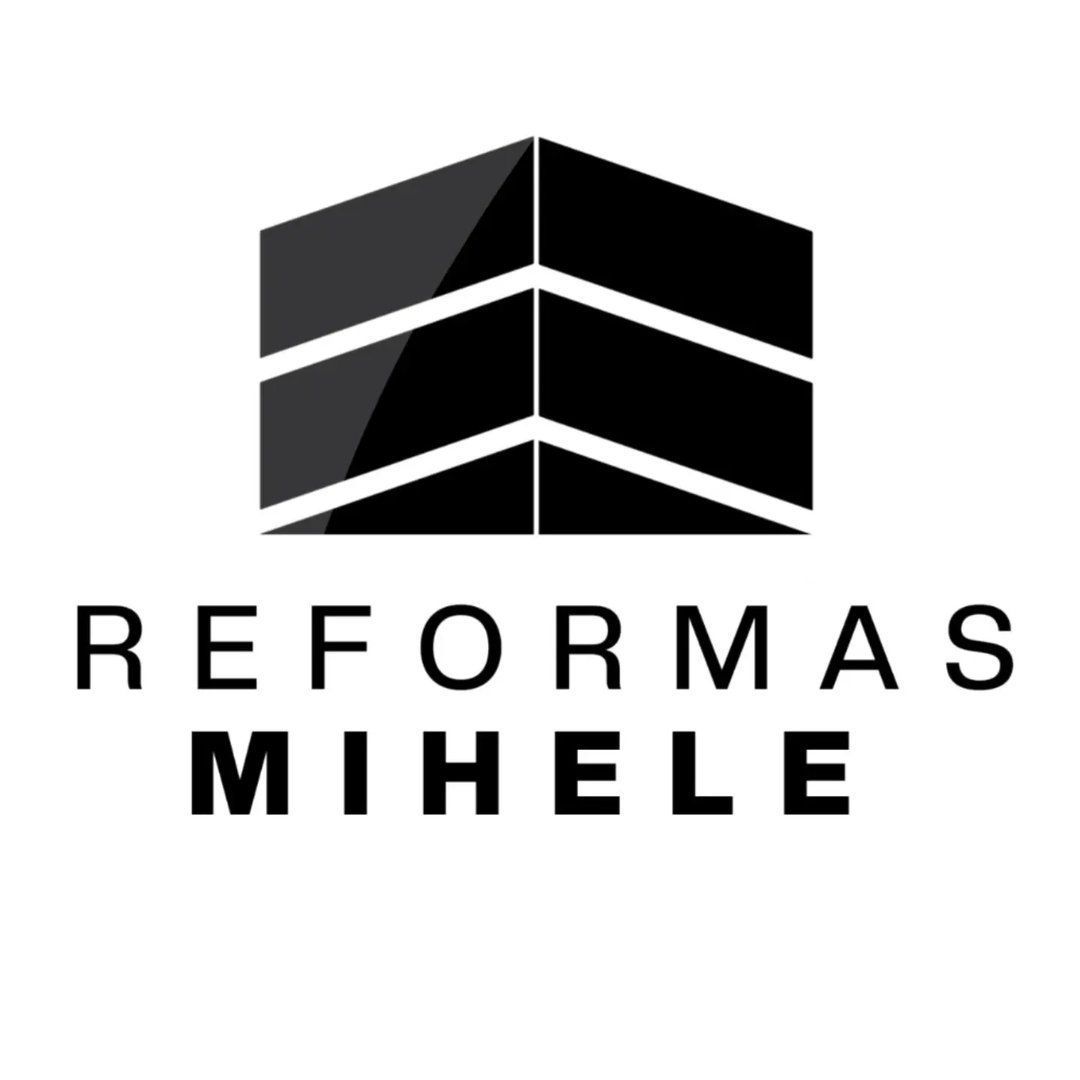 Logotipo en blanco y negro que presenta un edificio estilizado y el texto "Reformas Mihele".