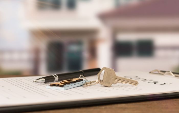 Clé et contrat immobilier de location