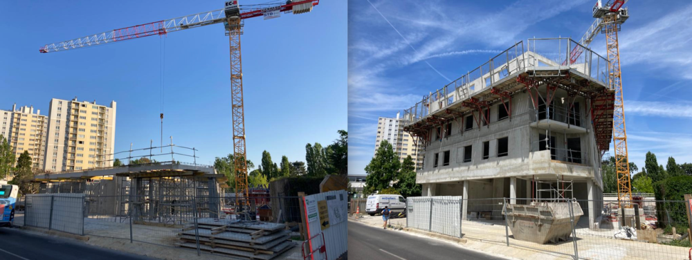 Chantier avec des grues et un bâtiment en béton en cours de construction, au bord d’une route sous un ciel bleu dégagé