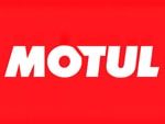 El logotipo de Motul está sobre un fondo rojo.