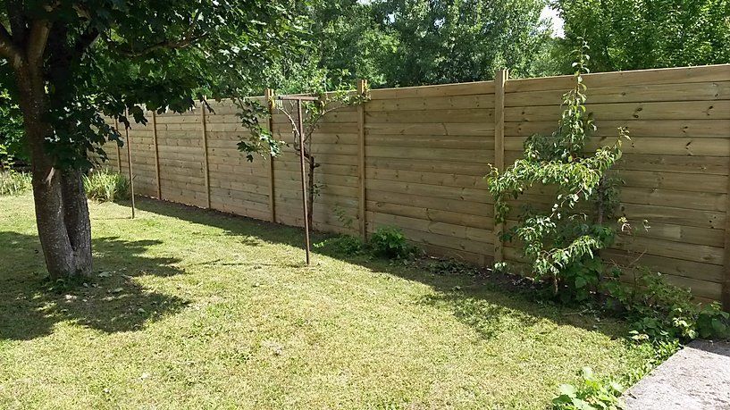 Pose de clôture par un professionnel