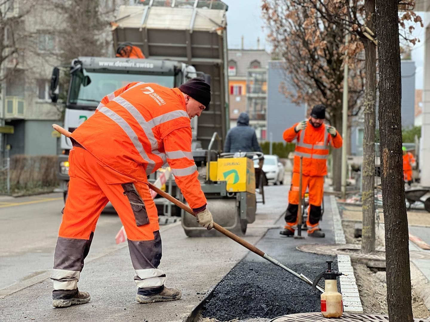 Tiefbau & Belagsarbeiten - Demiri Gartenbau GmbH - Dübendorf