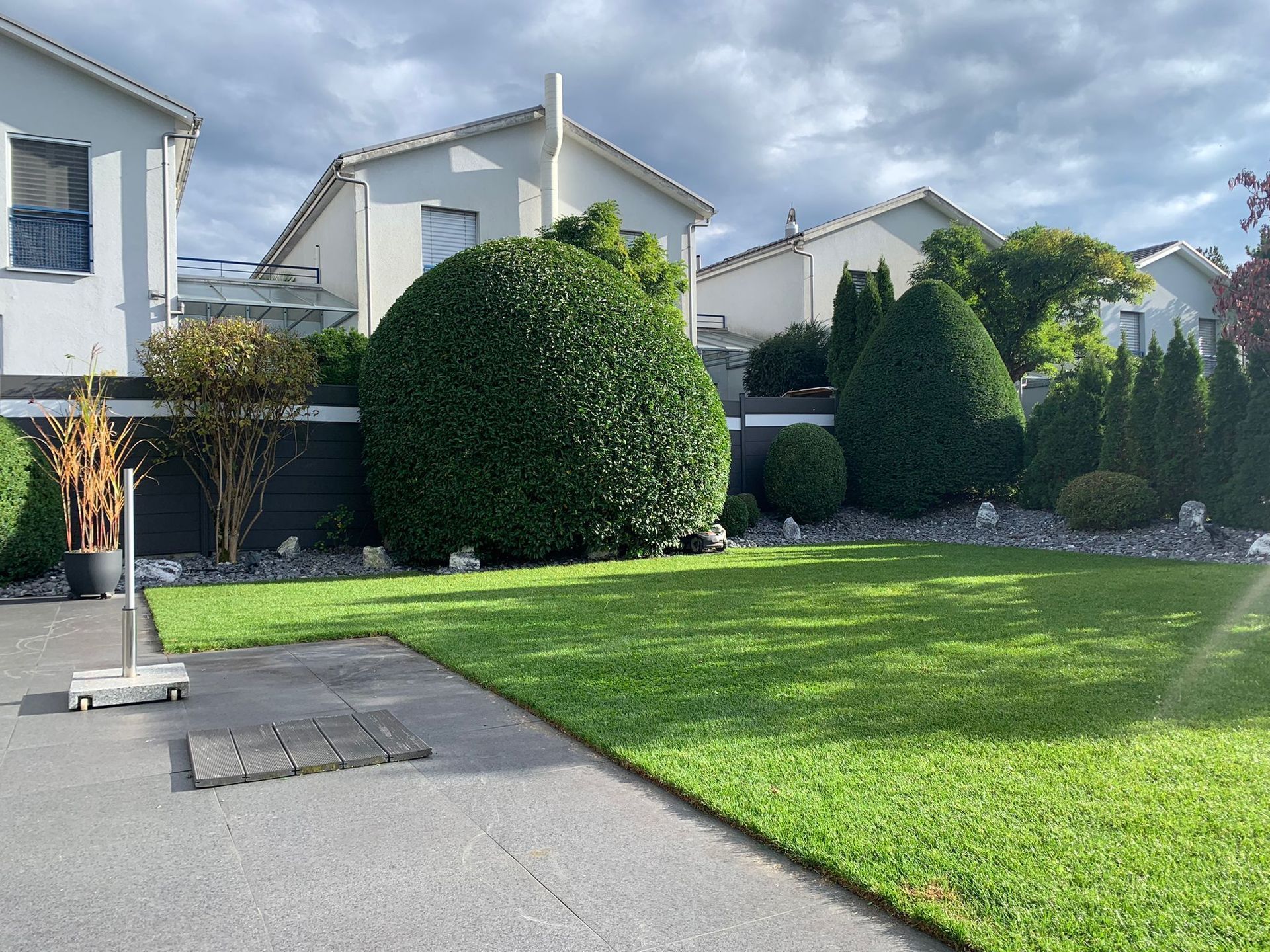 Gartenpflege & Bepflanzungen - Demiri Gartenbau GmbH - Dübendorf