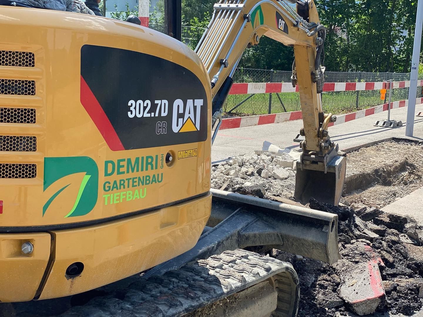 Tiefbau & Belagsarbeiten - Demiri Gartenbau GmbH - Dübendorf