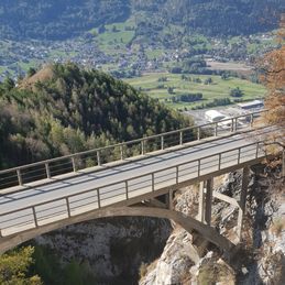 Balade avec vue sur le golf de Loèche / Leuk