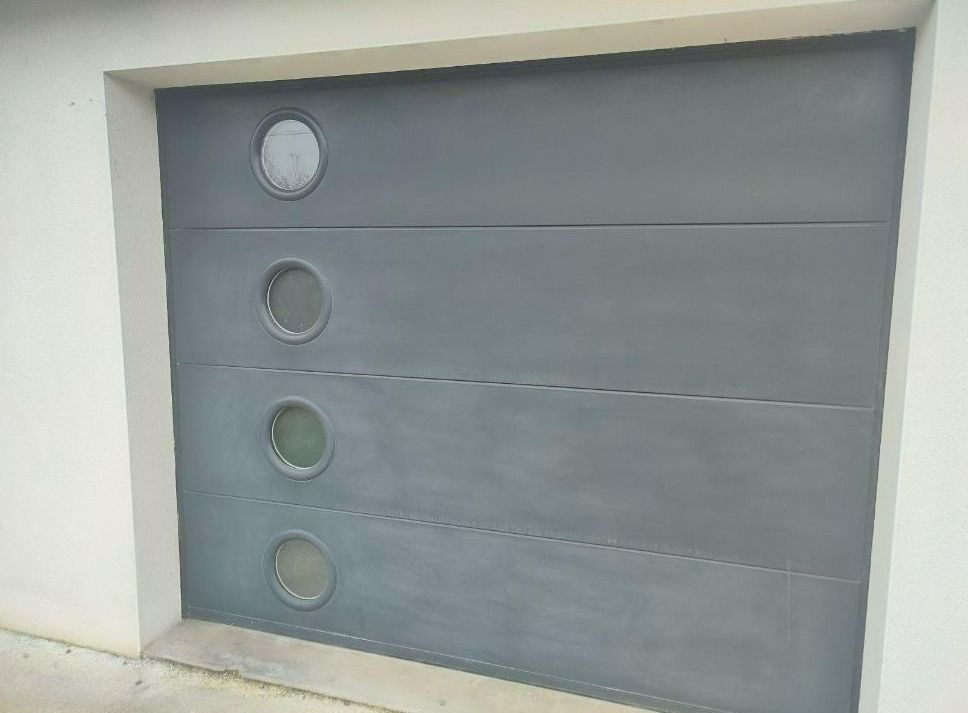 Porte de garage avant nettoyage