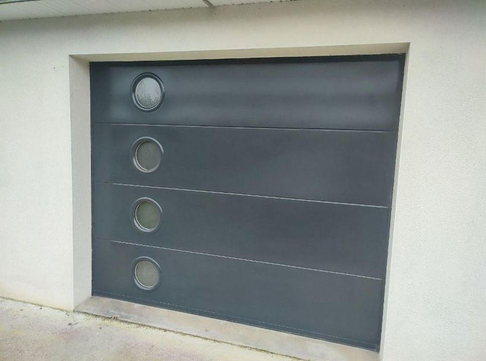 Porte de garage après nettoyage