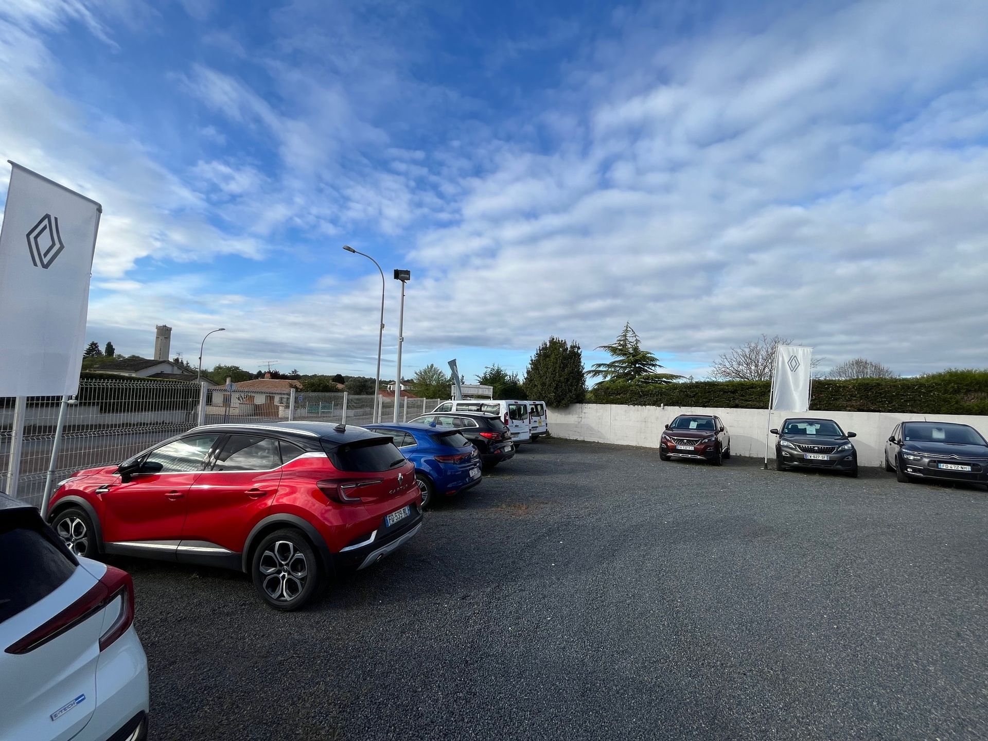 Voitures d'occasion sur le parking du garage