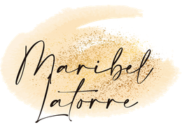 Un logotipo escrito a mano para Maribel La Torre sobre un fondo blanco.