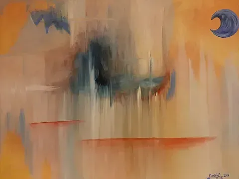 Es una pintura de una cara con una luna creciente en el fondo.