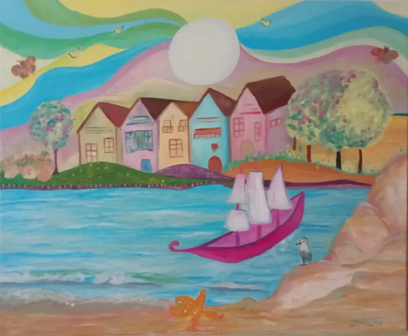 Una pintura de un barco en el agua con casas al fondo.