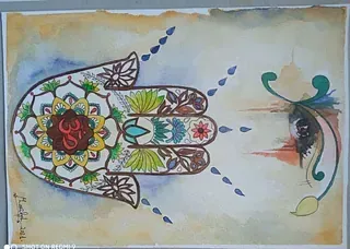 Una pintura de una mano de hamsa con un símbolo om en ella.