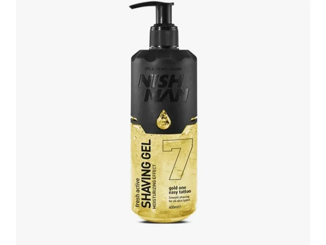 Frasco de gel de afeitar negro y dorado con dispensador de bomba sobre fondo blanco.