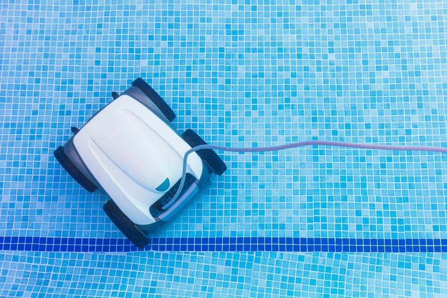 Robot de nettoyage de piscine sous l'eau