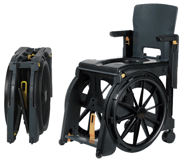 Ein Schwarzweißfoto eines Rollstuhls auf weißem Hintergrund.