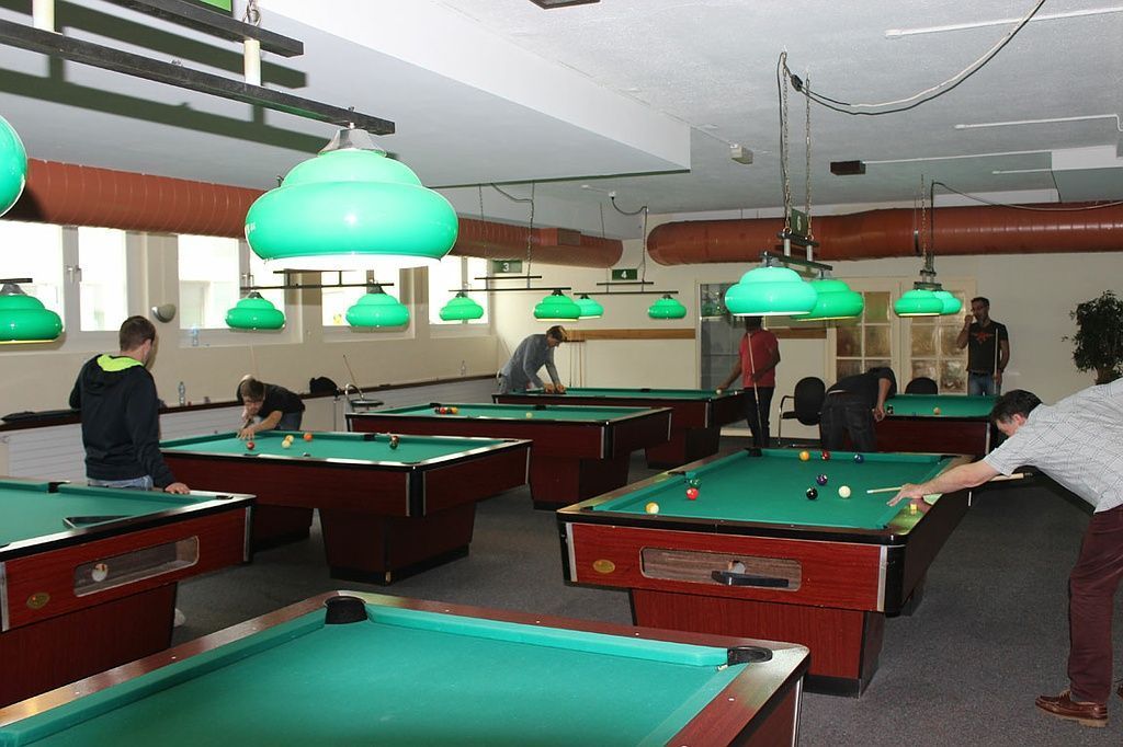 Billard Center Zypresse