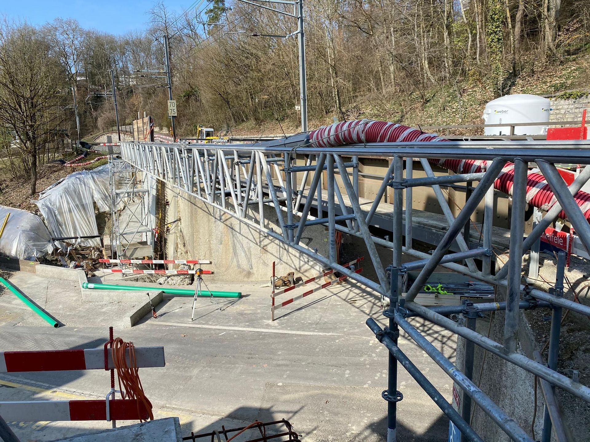 Kabelführungen, Passarellen Gerüste - PEBA Gerüste AG – Schaffhausen