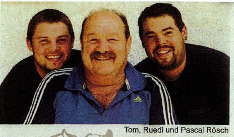 Drei Männer posieren für ein Foto. Foto von der Rösch Tiertransporte GmbH