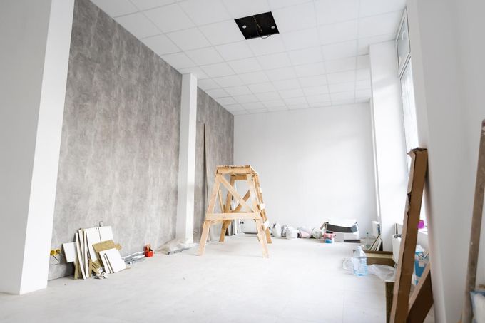 Icono de marcador de posición gris claro con un sol y montañas sobre fondo blanco