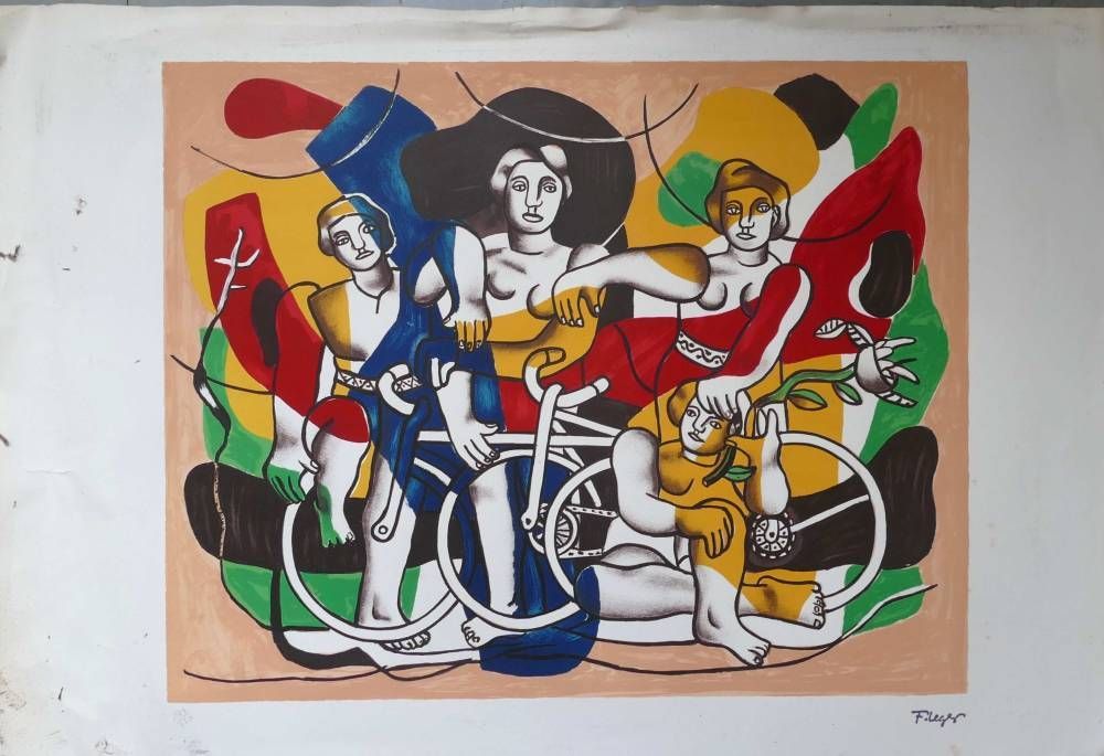 Fresque abstraite colorée représentant quatre cyclistes en pleine course.