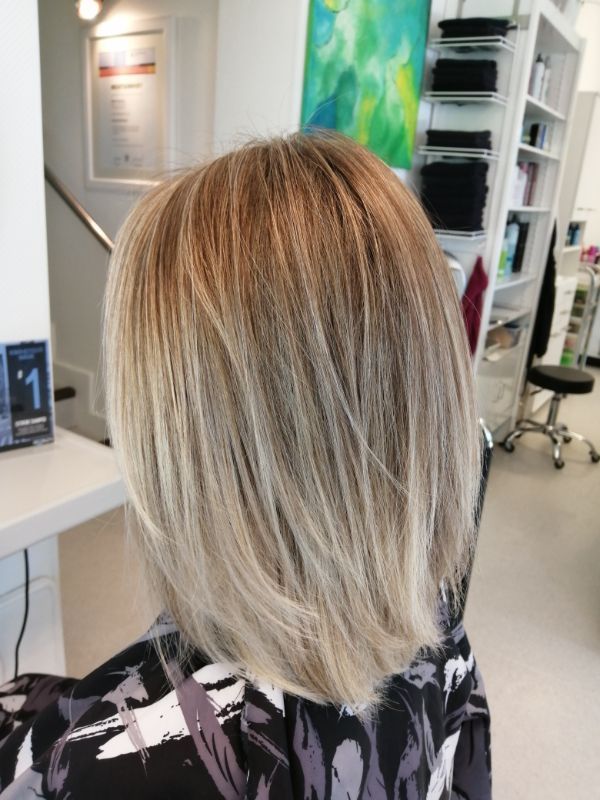 Balayage mit blonden Haaren