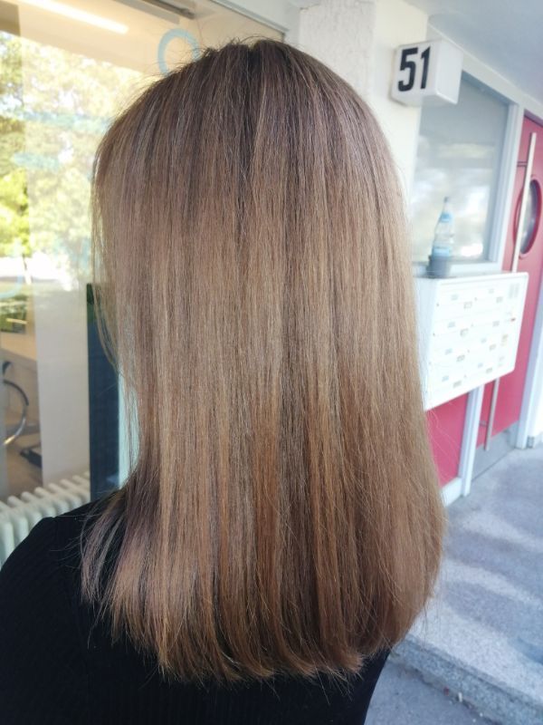 braune glatte Haare klassischer Schnitt