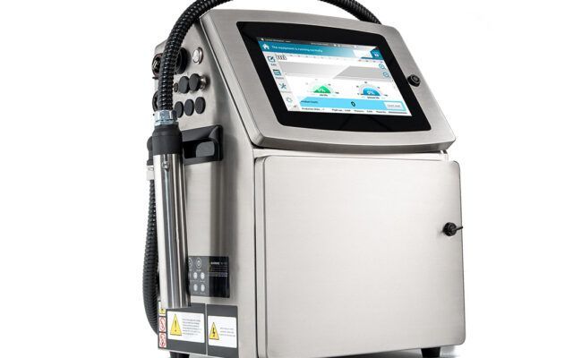 Impresora de inyección de tinta industrial de acero inoxidable con pantalla táctil y tubo de tinta incorporado.