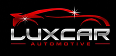 Logotipo de LuxCar Automotive con la silueta de un coche rojo sobre un fondo negro.