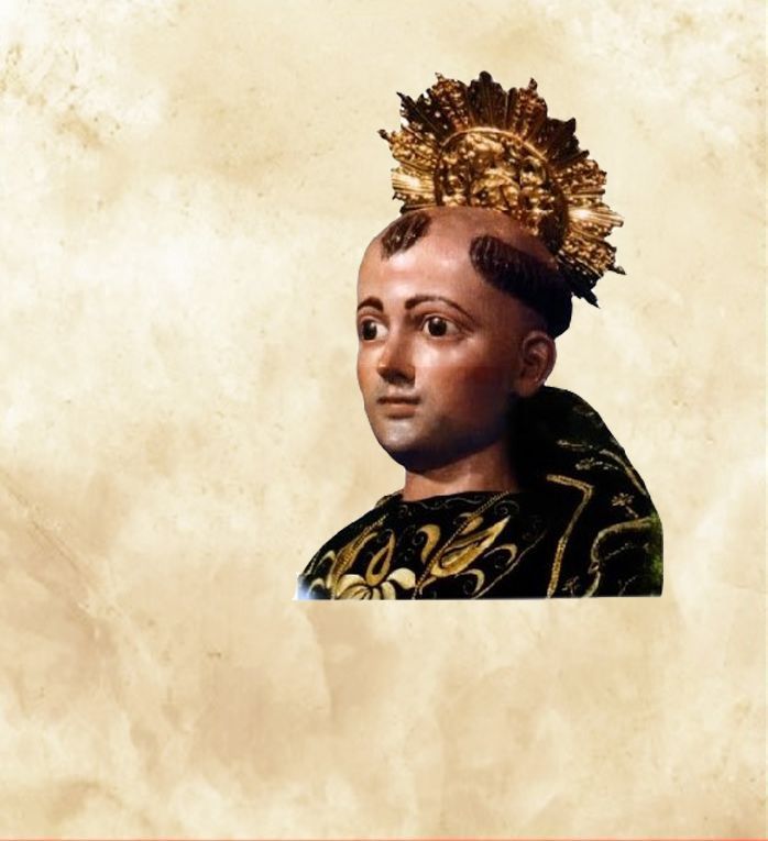 Una estatua de un hombre con una corona en la cabeza