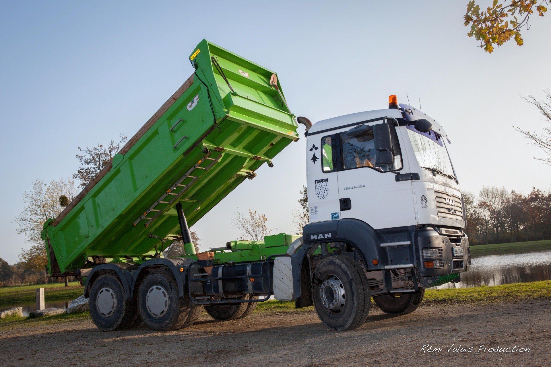 Camion 6.4 benne levée
