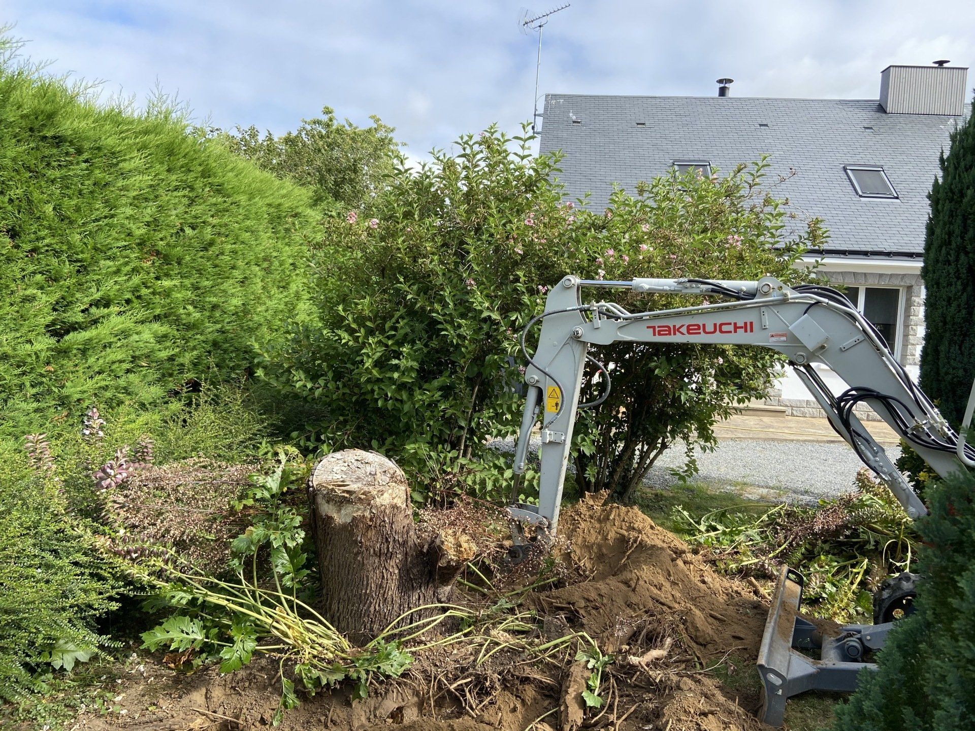 Dessouchage à la minipelle