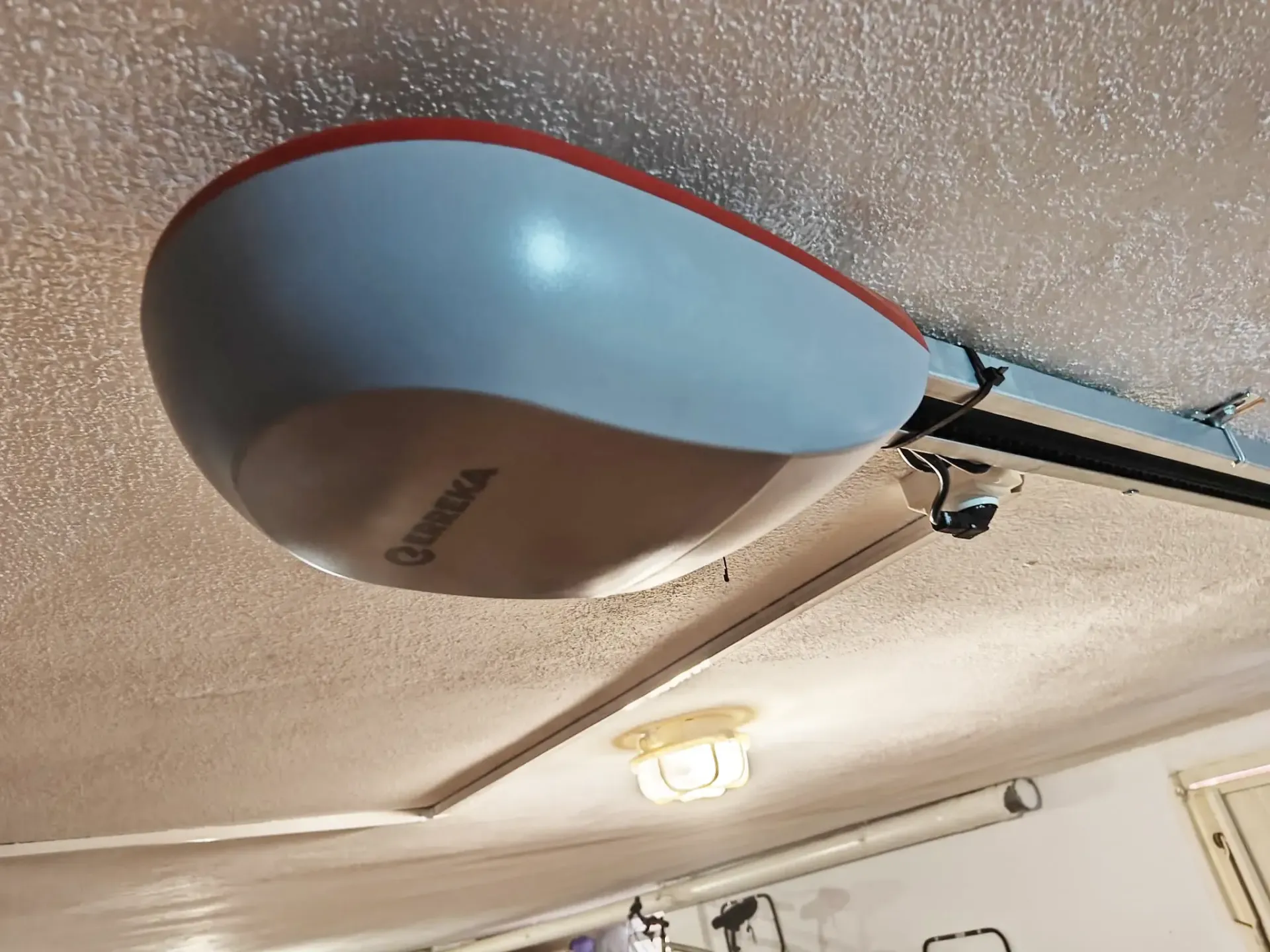 motor de una puerta de garaje